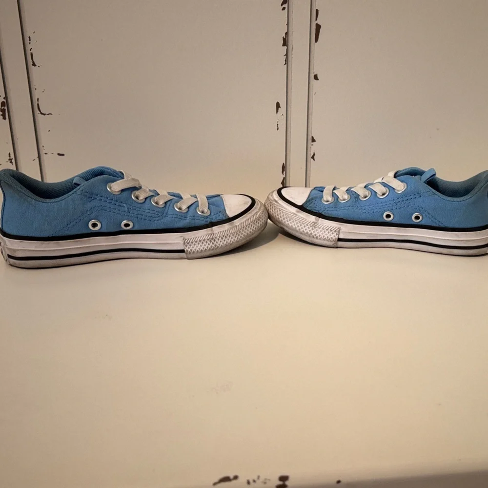 Blue and White Low-Top Sneakers converse All Star Sz 11 blue